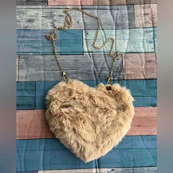 Never used heart shaped soft fuzzy bag - Picture 1 of 4